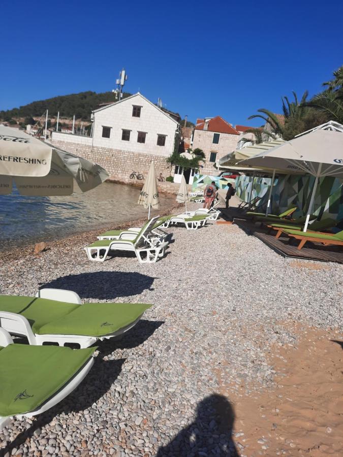 Beachfront Studio Andrina Vis Exterior foto